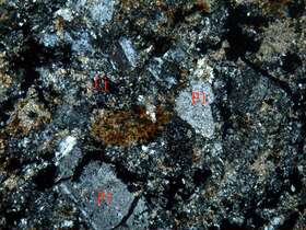 强绢云母化凝灰砂岩