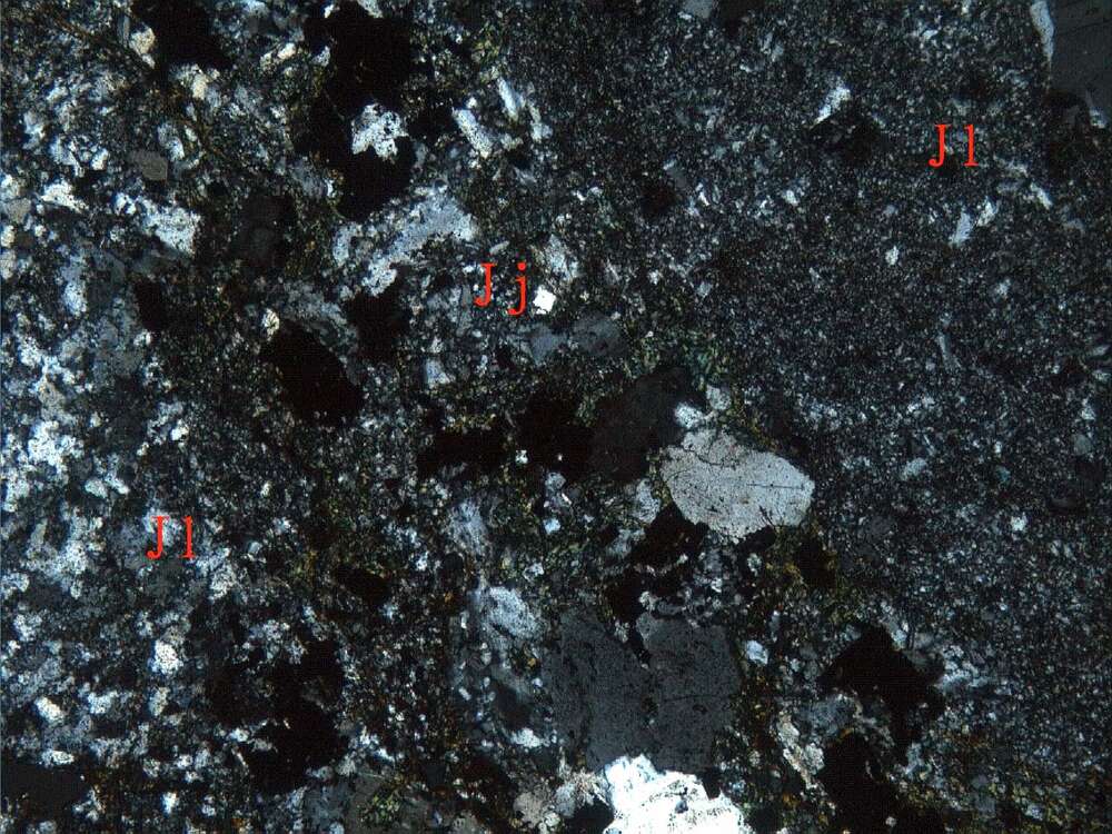 蚀变火山角砾岩