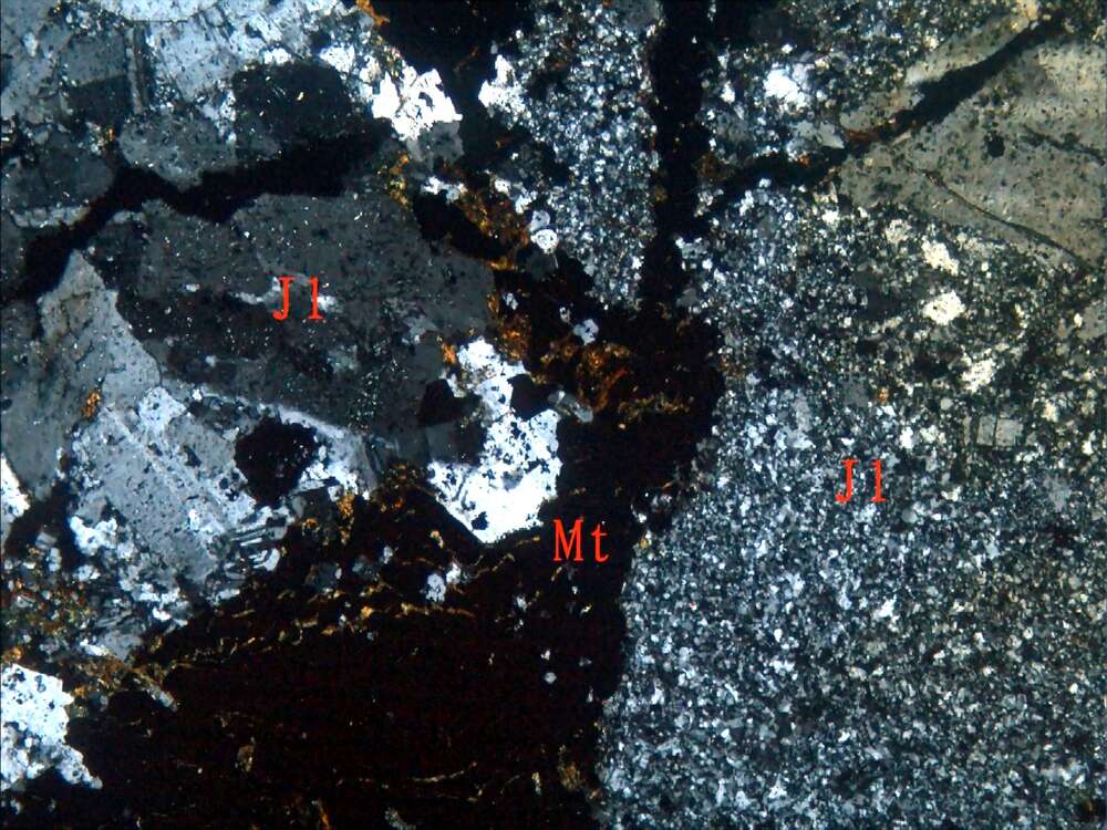 磁铁矿化火山角砾岩