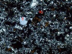 磁铁矿化凝灰岩