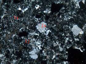 蚀变含角砾岩屑凝灰岩