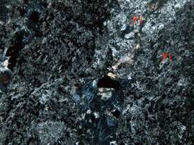 强蚀变杏仁状安山岩