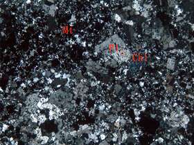 弱磁铁矿化全蚀变凝灰岩