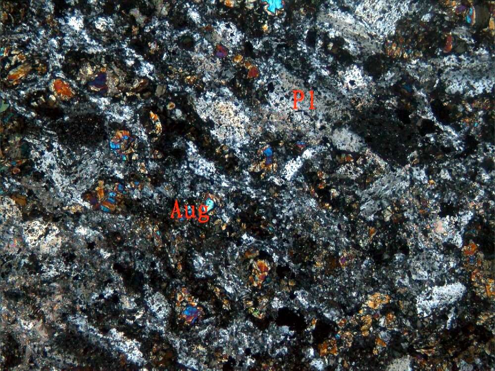 黄铜矿化碎裂化辉绿玢岩