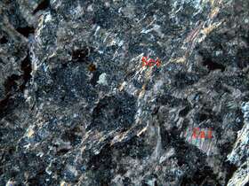 强片理化含角砾凝灰岩