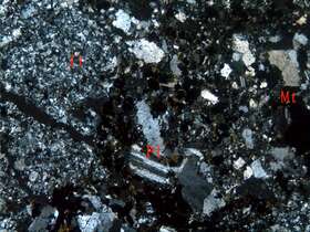 磁铁矿化岩屑角砾凝灰岩