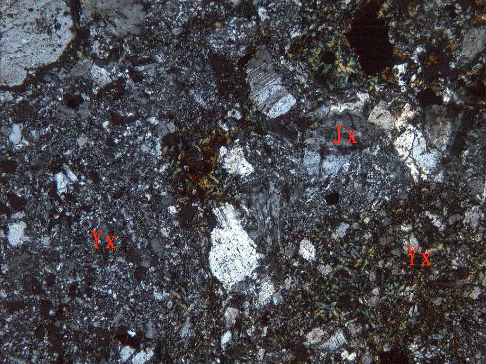 蚀变岩屑角砾凝灰岩