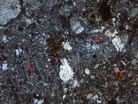 蚀变岩屑角砾凝灰岩