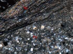 压碎蚀变夹粉砂岩夹泥岩
