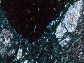 蚀变岩屑角砾凝灰岩