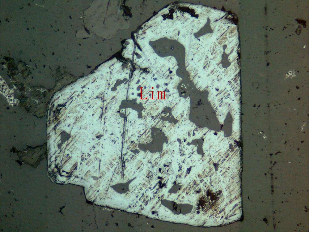 磁铁矿、白钛石