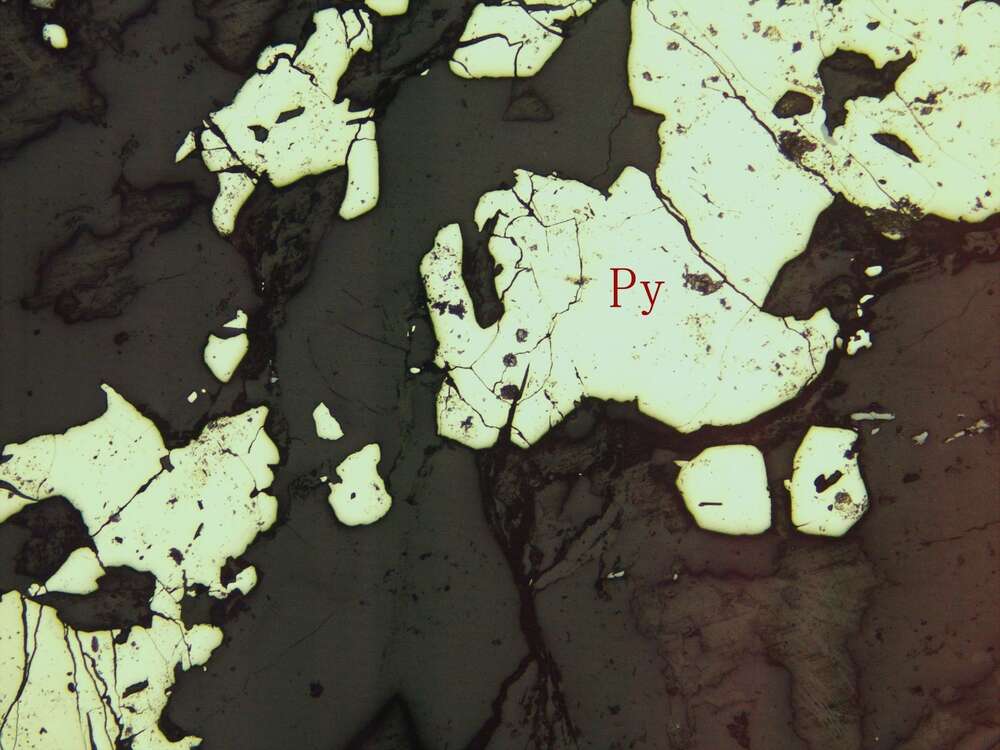条带状黄铁矿、白钛石