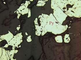 条带状黄铁矿、白钛石