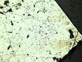 黄铁矿、白钛石、磁铁矿
