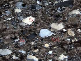 结晶灰岩、钙质中粒岩屑长石砂岩夹钙质细粒岩屑长石砂岩