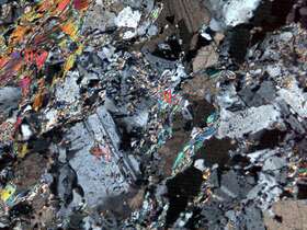 碳酸盐化绢云母化闪长玢岩