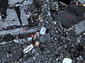 黄铁矿化蚀变石英闪长玢岩