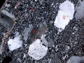 强片理化斜长花岗斑岩