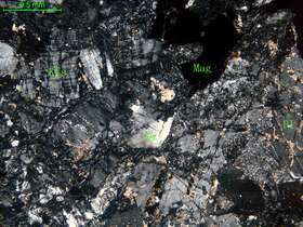 碎裂二长花岗岩