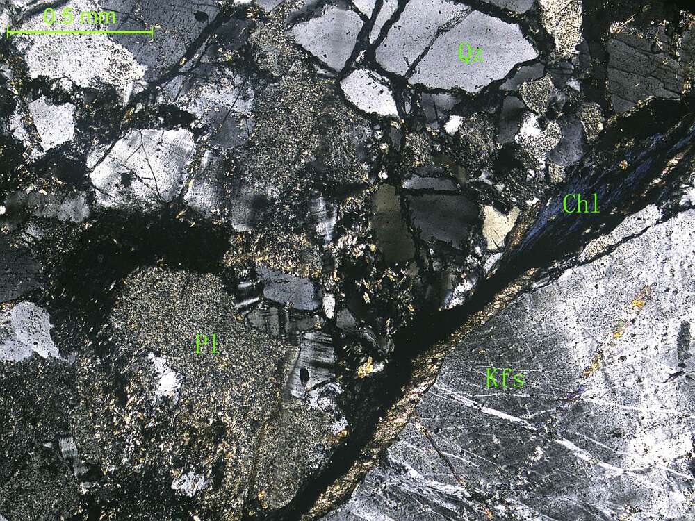 碎裂花岗闪长岩