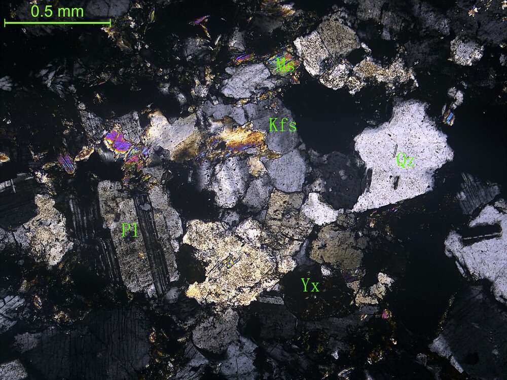 中粗粒长石砂岩