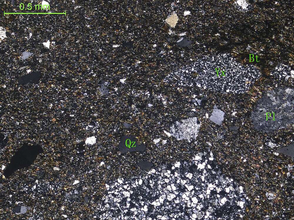 角岩化含砾细砂岩