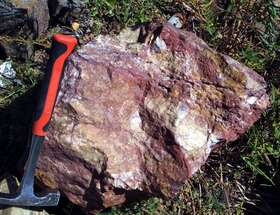 氧化带石英脉型金矿石