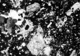 冰长石化绢英岩化英安岩