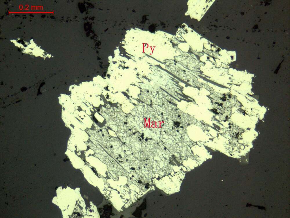 他形-半自形聚粒黄铁矿