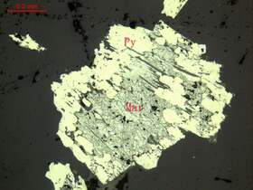 他形-半自形聚粒黄铁矿