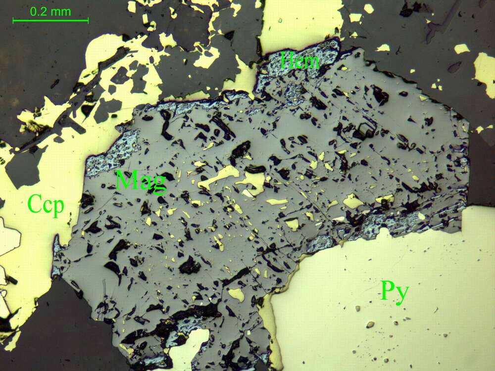 赤铁矿化磁铁矿