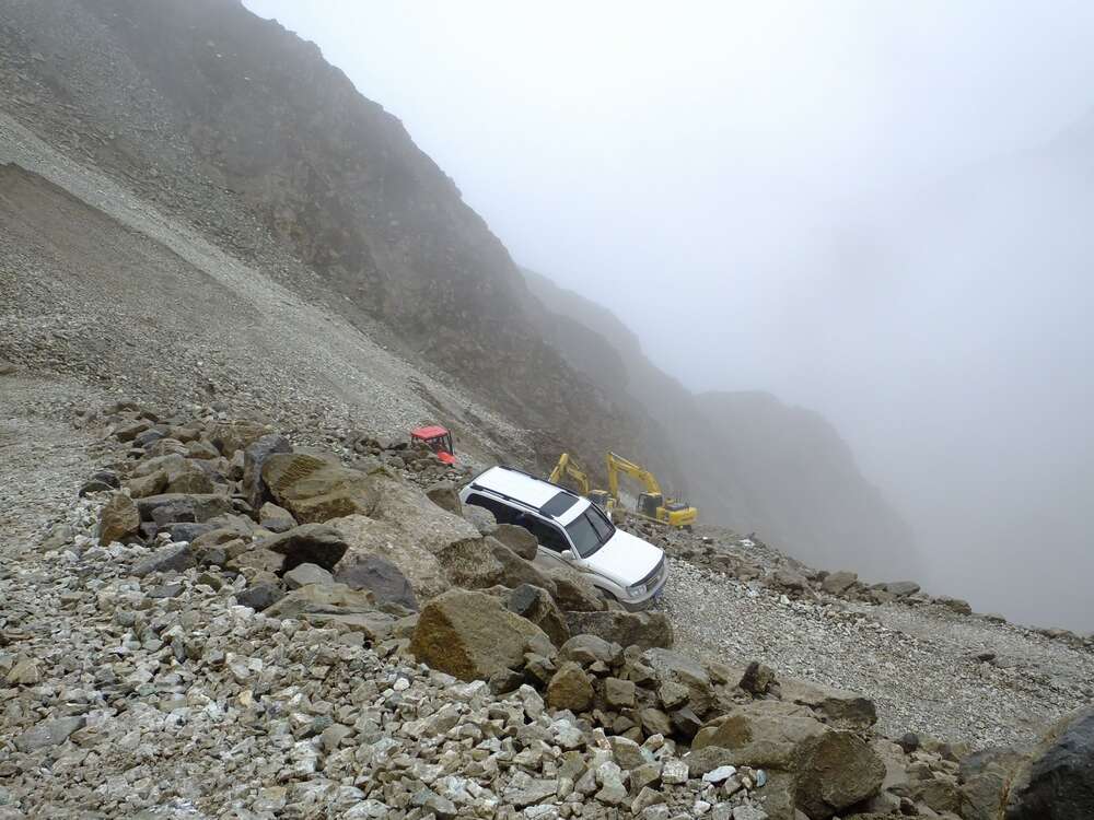 阿拉玛斯矿区的道路