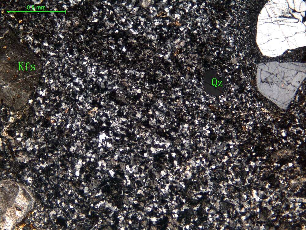 碎裂化、硅化蚀变霏细斑岩