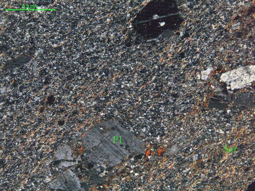 片理化碎裂闪长玢岩