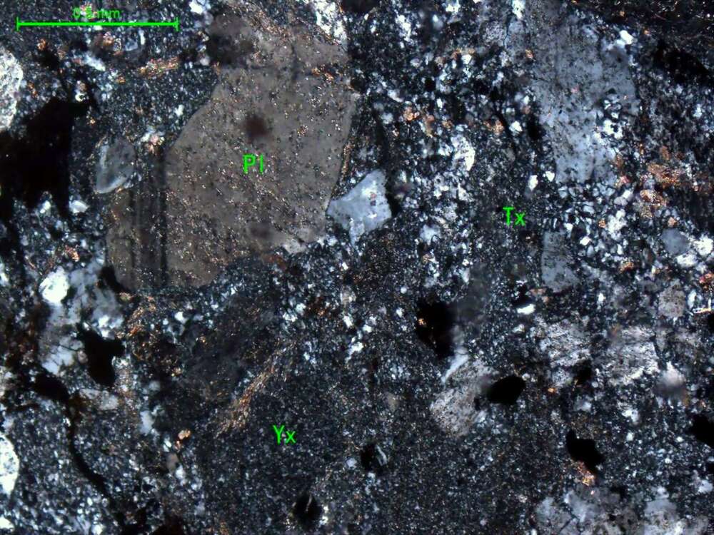 碎裂蚀变岩屑晶屑凝灰岩