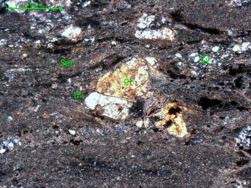 千枚岩化中基性火山熔岩