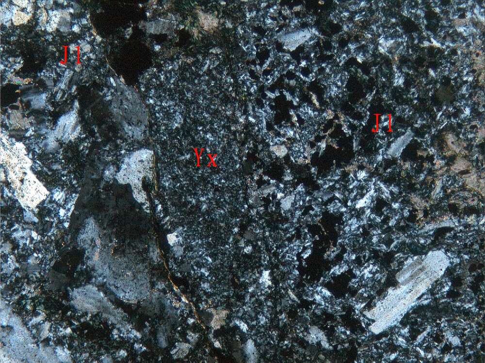 蚀变火山角砾岩
