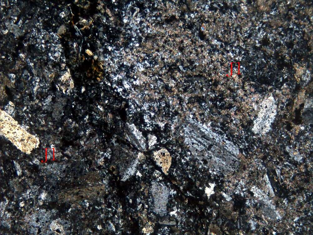 压碎蚀变安山质火山角砾岩