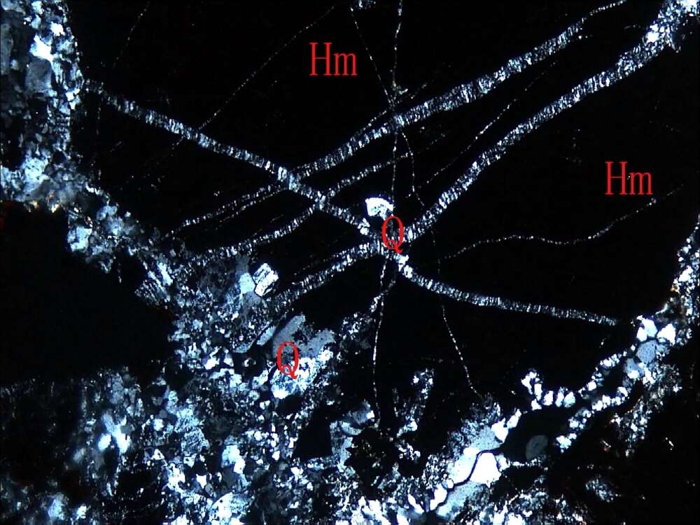 镜铁矿-赤铁矿矿石