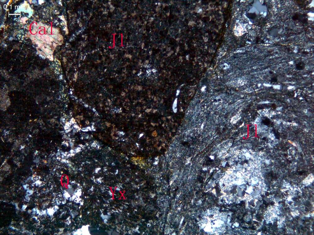 蚀变火山角砾岩