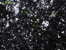碎裂化、硅化火山灰尘凝灰岩