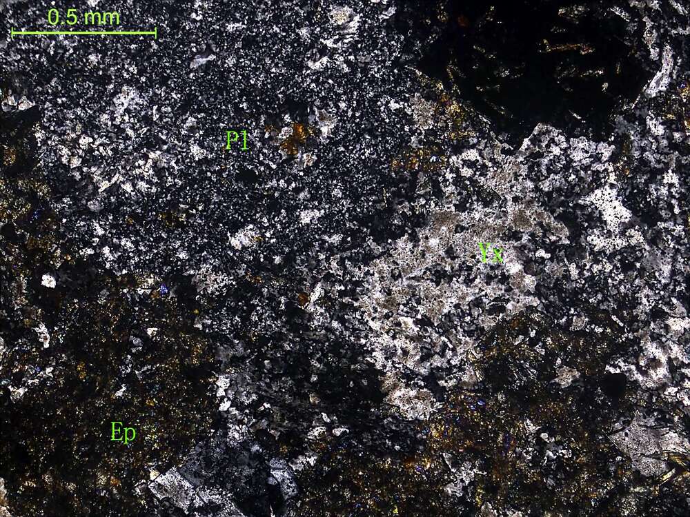 蚀变流纹质火山角砾岩