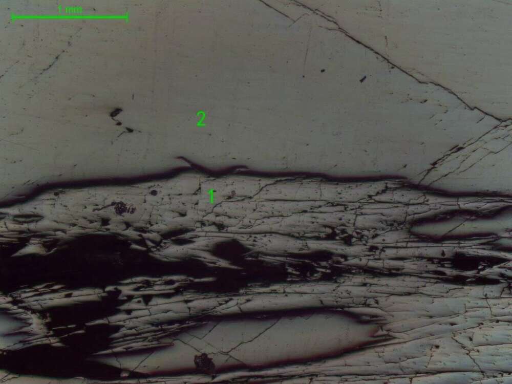 含锰方解石-蔷薇辉石脉