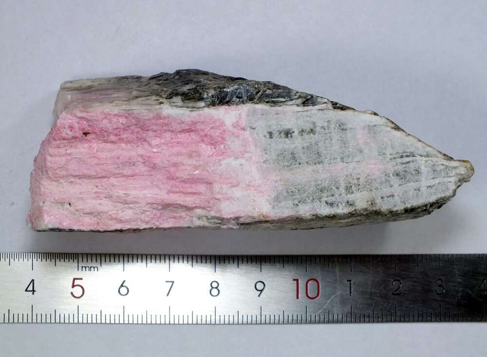 含锰方解石-蔷薇辉石脉