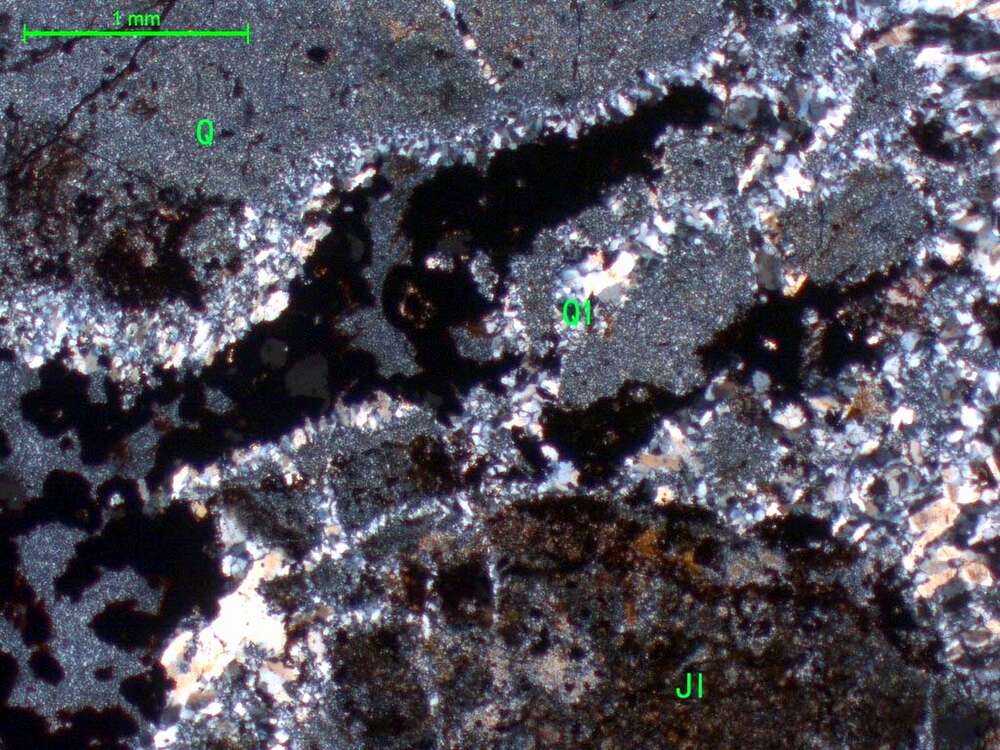 碎裂含角砾硅质岩