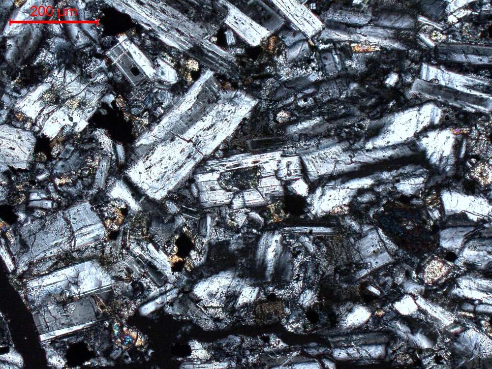 蚀变橄榄玄武岩