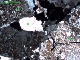 蚀变细中粒碱长花岗岩