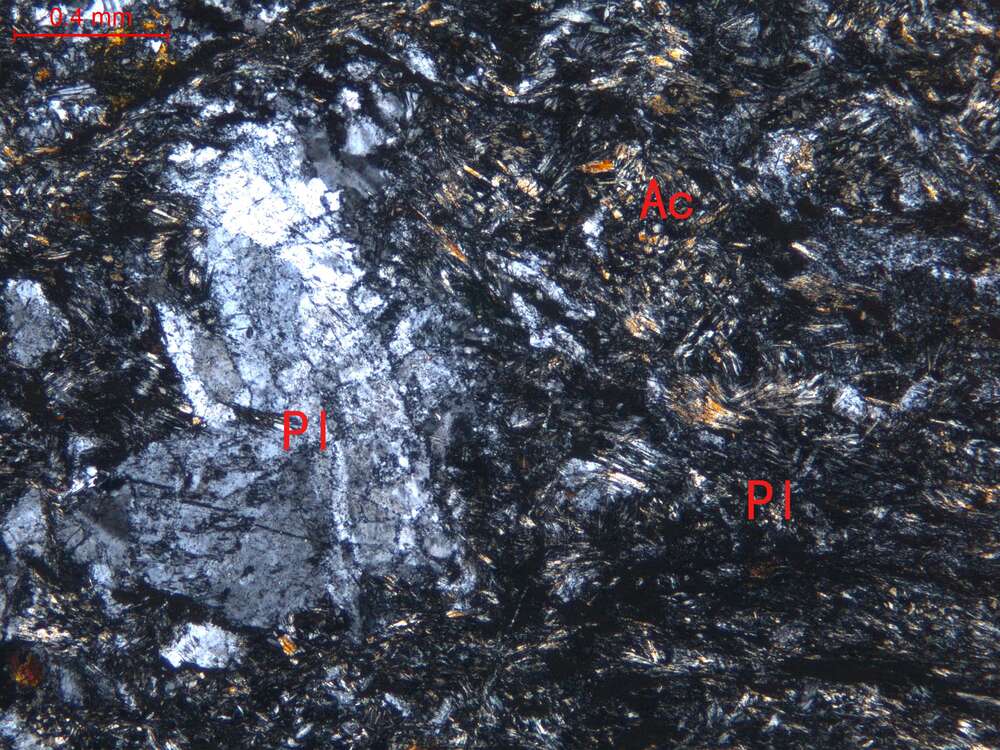 碎裂强蚀变玄武岩