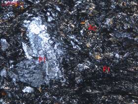 碎裂强蚀变玄武岩