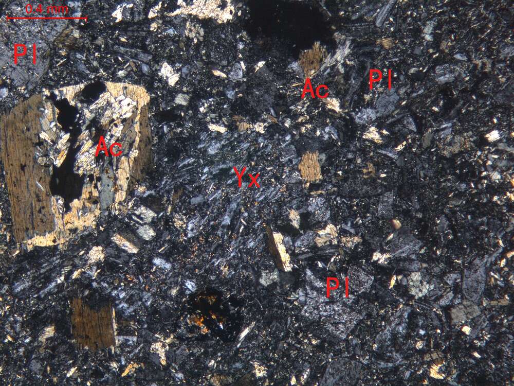 变质中细粒岩屑长石砂岩